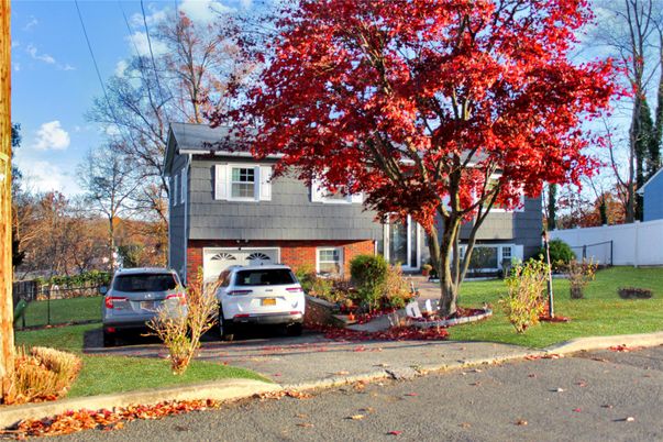 Exterior, Facade, Brick Facade, Split Level