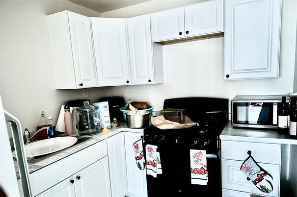 Interior, Kitchen, Tile Countertops