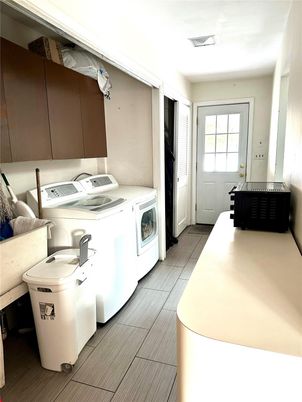 Interior, Washer, Wood Texture Flooring