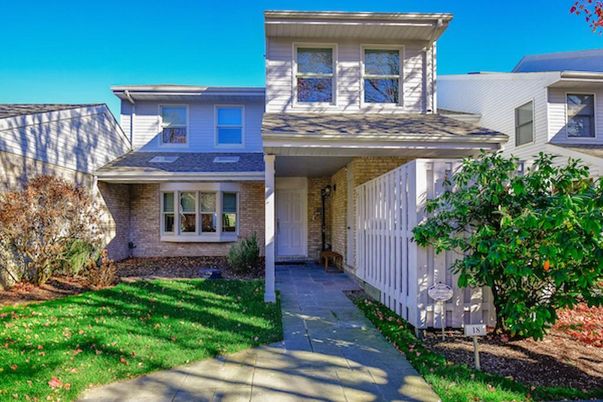 Exterior, Facade, Brick Facade, American Foursquare