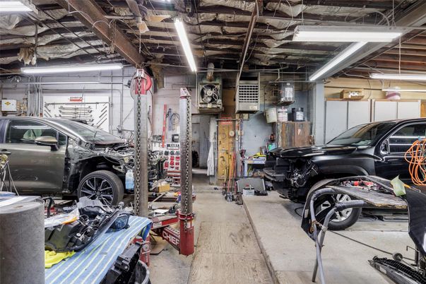 Garage, Interior