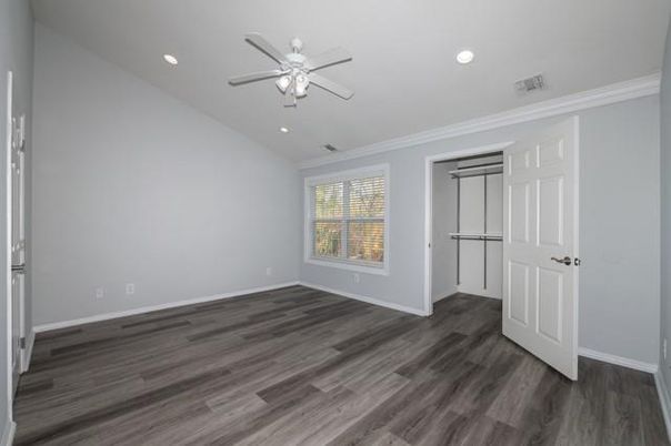 Empty room, Interior, Recessed Lighting, Wood Texture Flooring
