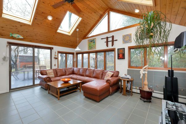Interior, Living room, Pendant Lights, Recessed Lighting, Wooden Ceilings