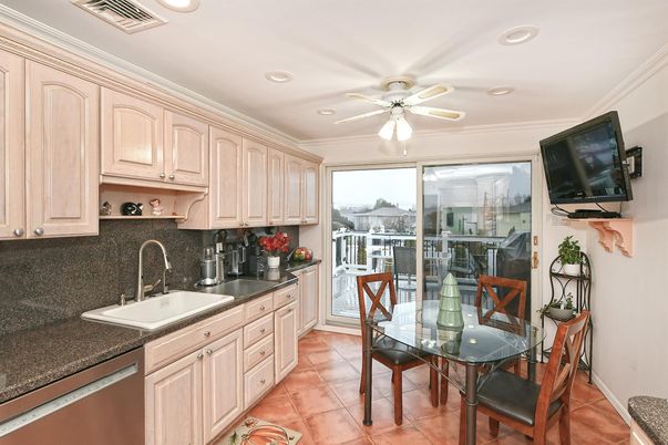 Dining room, Interior, Kitchen, Recessed Lighting