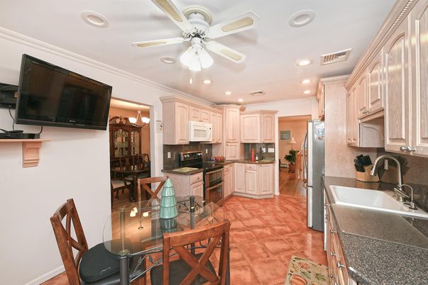 Dining room, Interior, Kitchen, Recessed Lighting