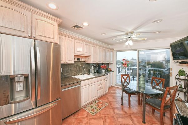 Dining room, Interior, Kitchen, Recessed Lighting, Stainless Steel Appliances