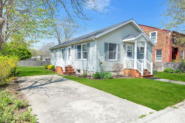 Exterior, Facade, Cape Cod