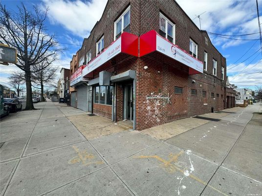 Exterior, Facade, Brick Facade, Rowhouse