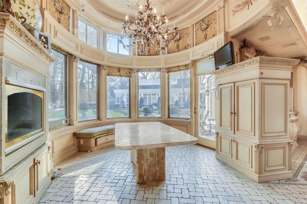 Chandelier, Interior, Sun Room