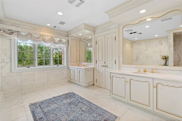 Bathroom, Interior, Marble, Marble Walls, Recessed Lighting
