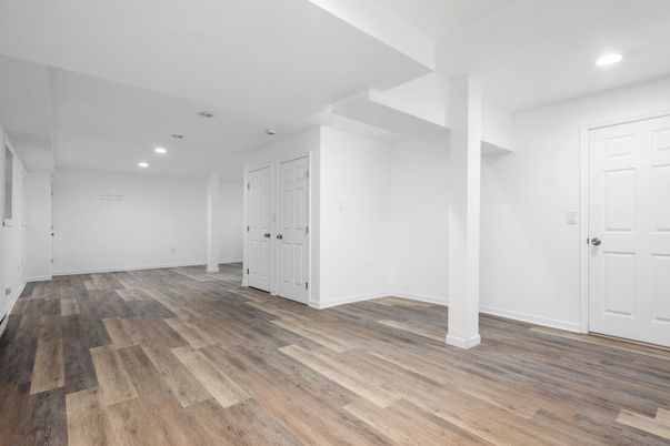 Empty room, Interior, Recessed Lighting, Wood Texture Flooring
