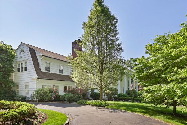 Exterior, Facade, Farmhouse