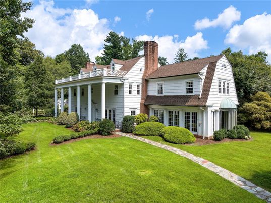Backyard, Exterior, Facade, Queen Anne Victorian