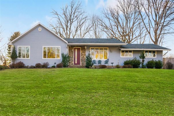 Exterior, Facade, Ranch