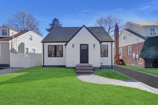 Exterior, Facade, Cape Cod