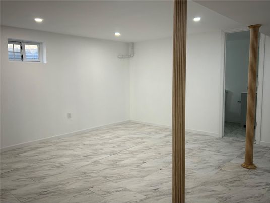 Empty room, Interior, Marble, Recessed Lighting