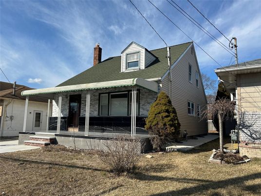 Exterior, Facade, Cape Cod
