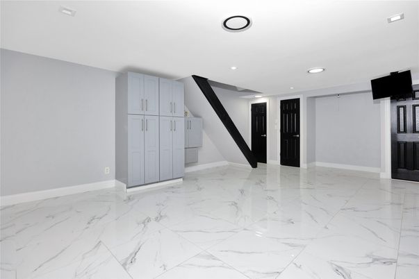 Empty room, Interior, Marble, Recessed Lighting