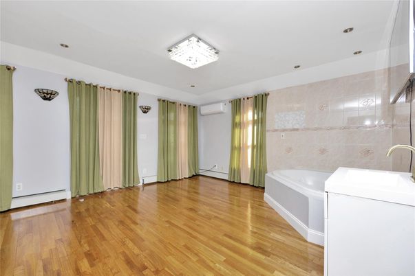 Bathroom, Interior, Recessed Lighting, Wood Texture Flooring