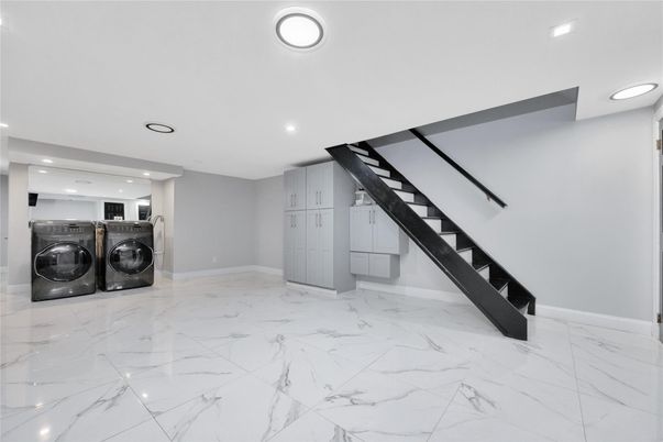 Interior, Marble, Recessed Lighting, Washer