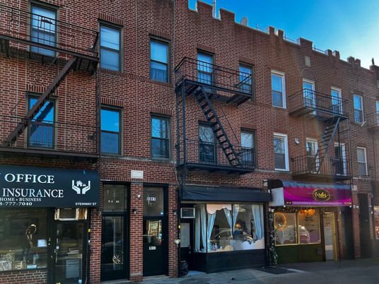 Exterior, Facade, Brick Facade, Rowhouse
