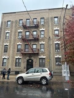 Exterior, Facade, Brick Facade, Rowhouse