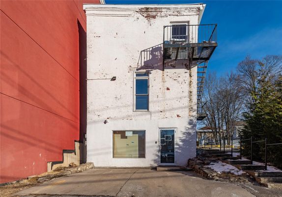 Exterior, Facade, Rowhouse