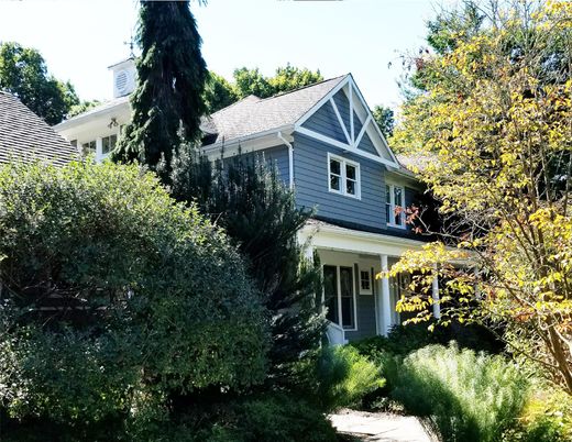 Exterior, Facade, Queen Anne Victorian