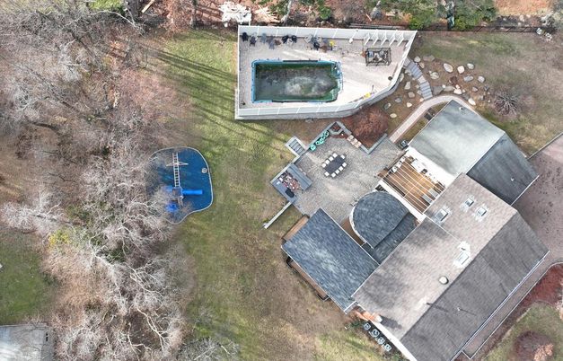 Exterior, Drone