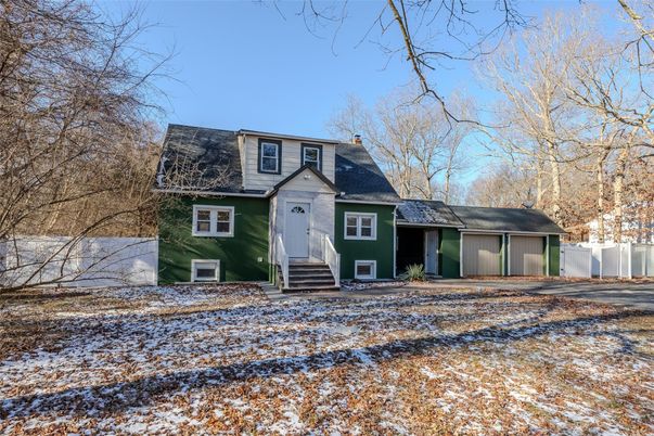 Exterior, Facade, Cape Cod
