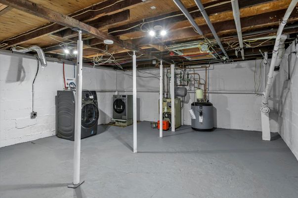 Interior, Washer, Wooden Beams