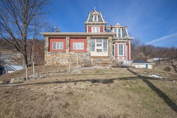 Exterior, Facade, Queen Anne Victorian