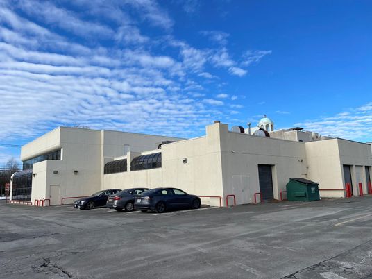 Exterior, Facade, Modern