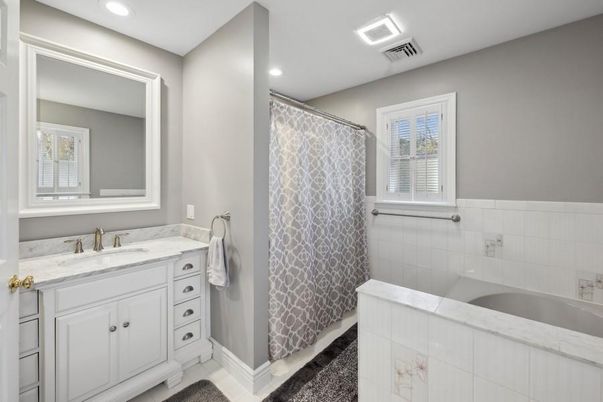 Bathroom, Interior, Recessed Lighting