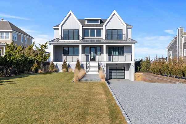 Attached, Exterior, Facade, Farmhouse