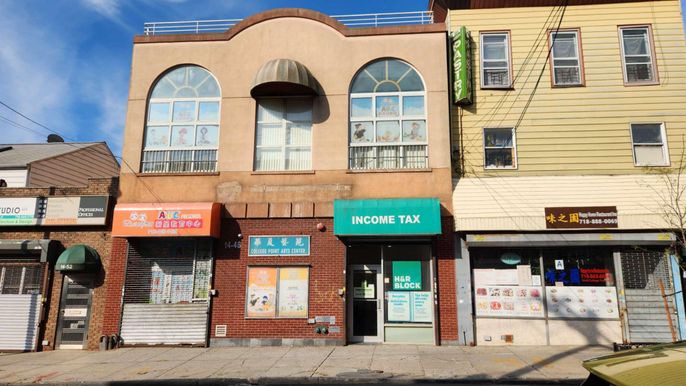 Exterior, Facade, Brick Facade, Rowhouse