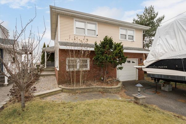 Attached, Exterior, Facade, Brick Facade, Raised Ranch