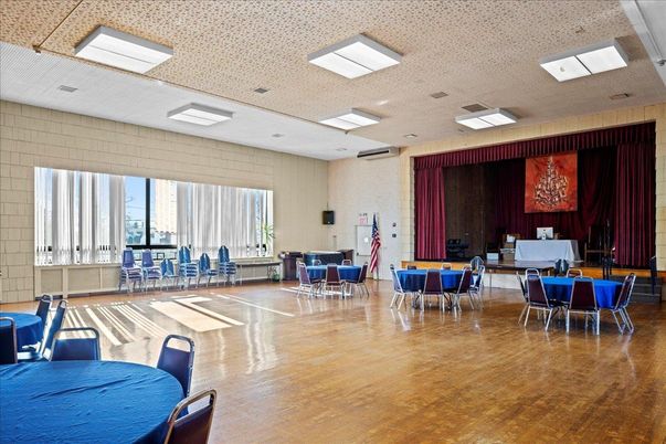 Dining room, Interior, Recessed Lighting