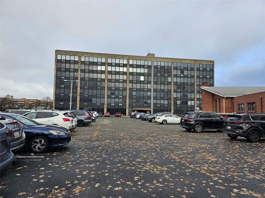 Exterior, Facade, Highrise