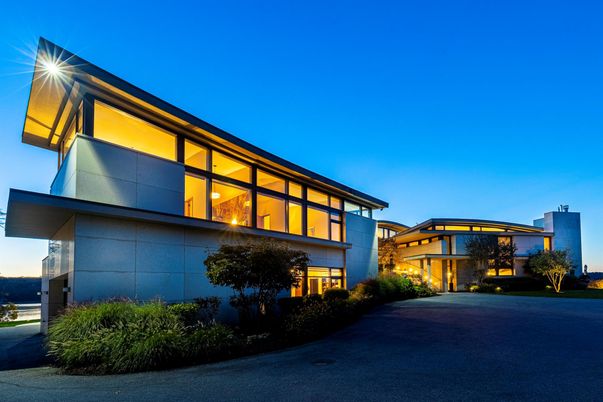 Backyard, Exterior, Facade, Modern