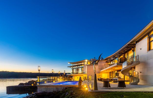 Exterior, Lake