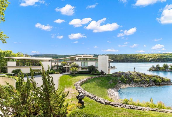 Exterior, Lake