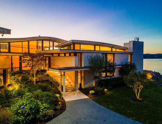 Exterior, Facade, Water, Modern