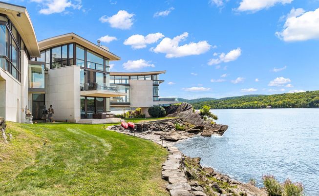 Exterior, Lake