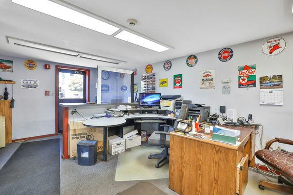 Home Office, Interior