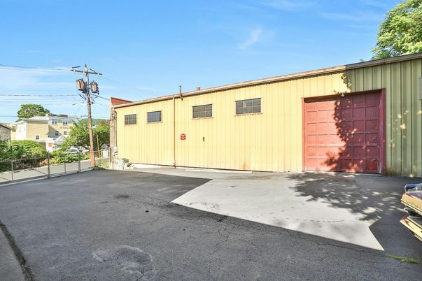 Detached Garage, Exterior