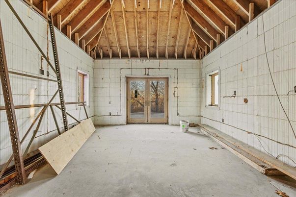 Empty room, Interior, Wooden Beams, Wooden Ceilings