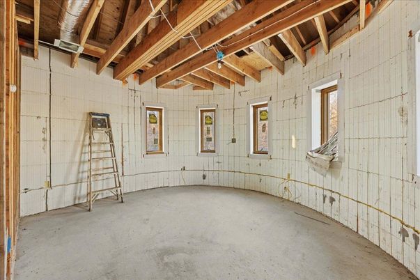 Empty room, Interior, Wooden Beams, Wooden Ceilings