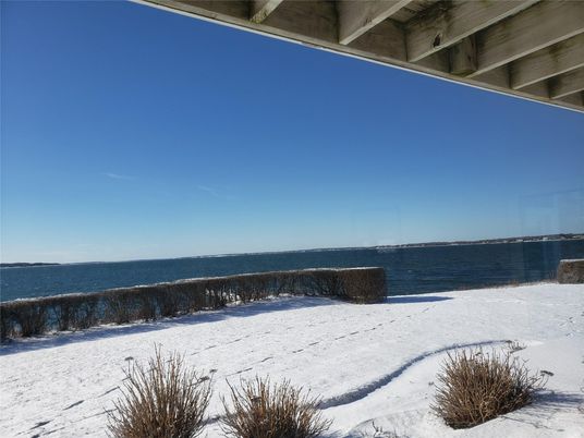 Exterior, Lake