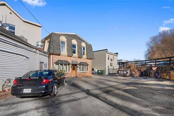 Exterior, Facade, Brick Facade, Rowhouse